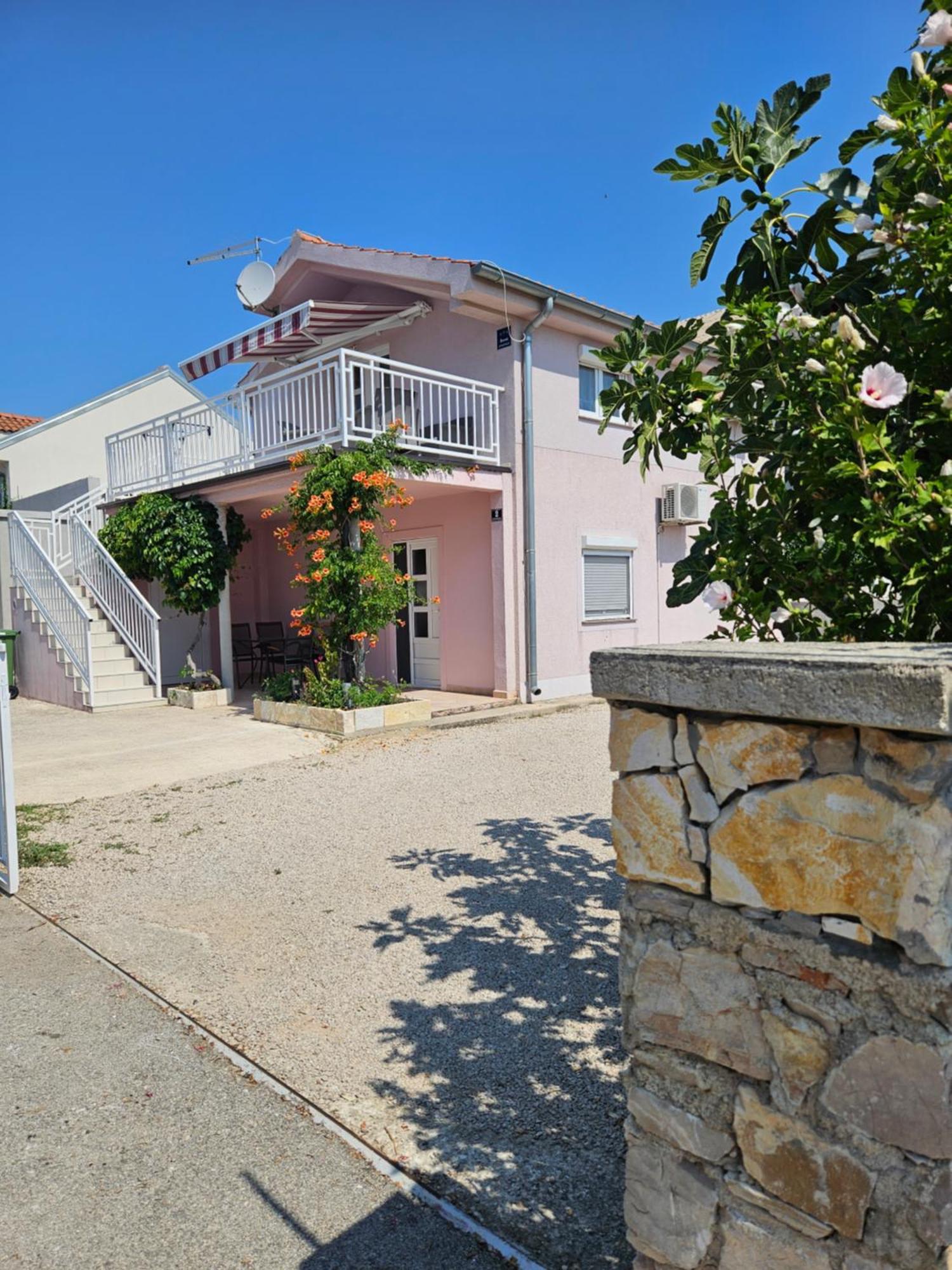 Apartment Vip Pirovac Exterior photo